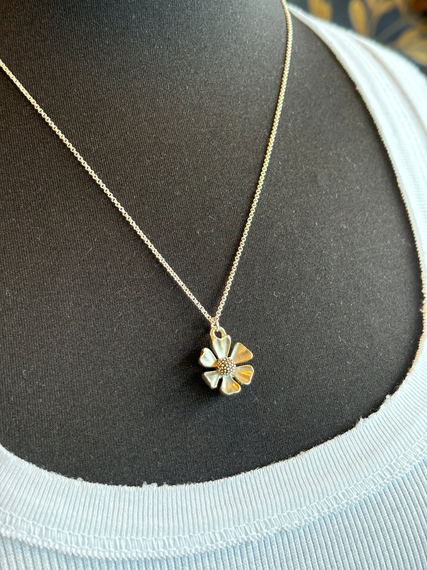 Tasi Daisy Necklace